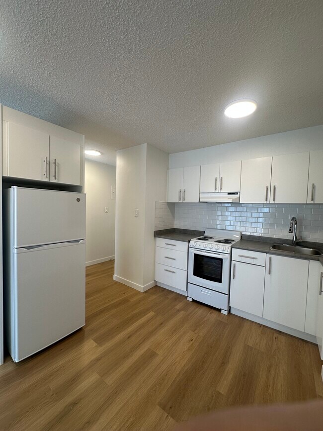 Building Photo - PT 212