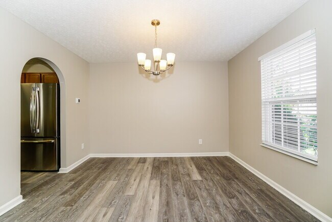 Building Photo - 243 Pinecrest Dr