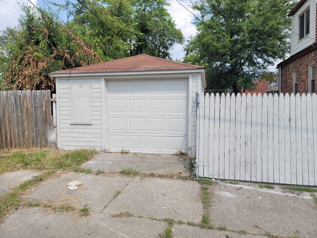 Building Photo - 17303 Murray Hill St
