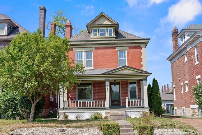 Foto del edificio - 1362 Eastwood Ave