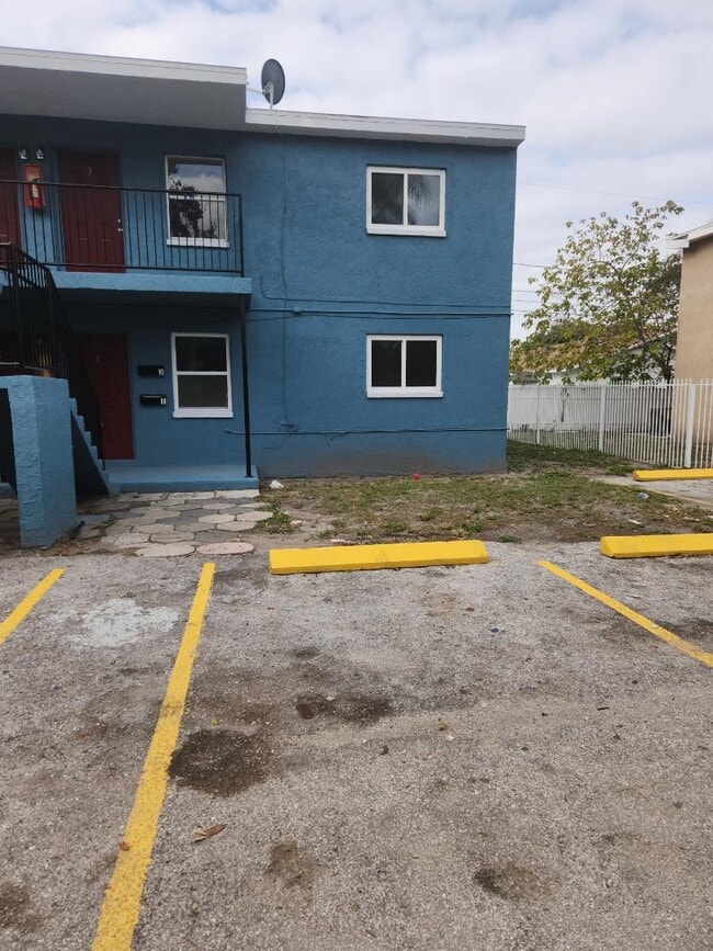 Building Photo - 1757 Russell St S