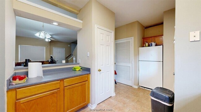 Foto del edificio - 301 Nimitz St