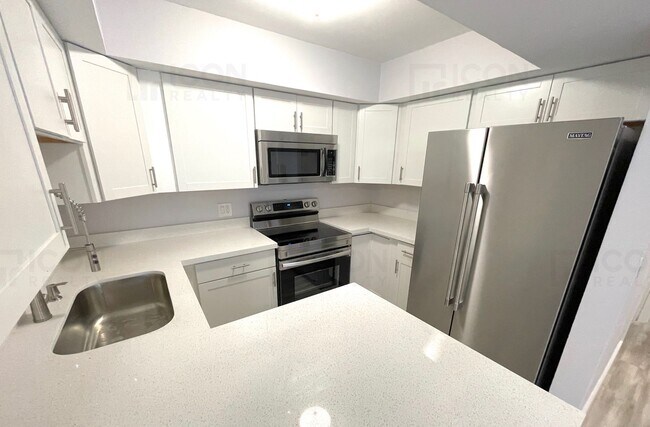 Foto del edificio - 3715 Village Drive Unit A