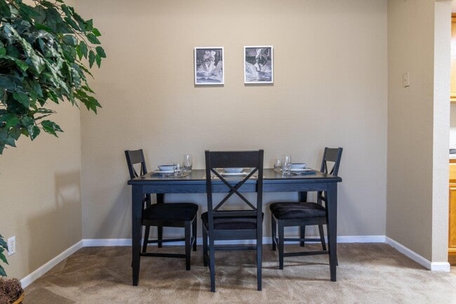 2BR, 1BA - 930 SF - Dinning Room - Highpointe Apartments