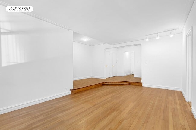 Building Photo - 222 E 35th St