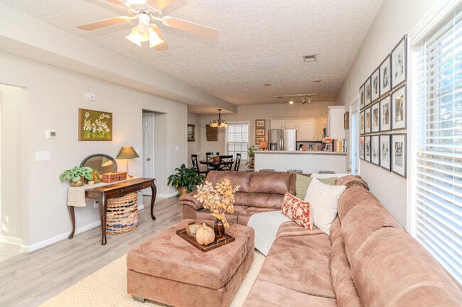 Foto del edificio - 3041 Sewanee Ln