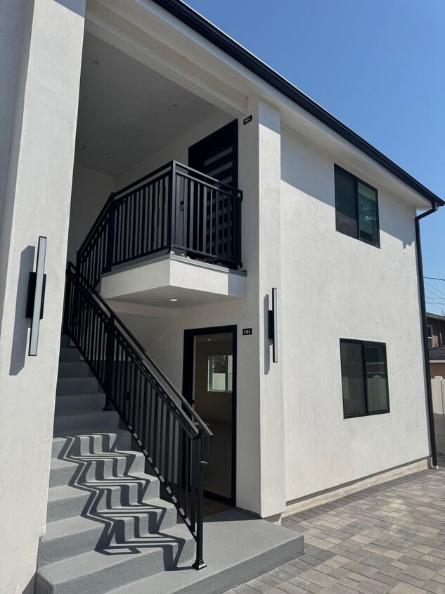 Foto principal - Spacious 1000 sq ft First-Floor Back ADU i...