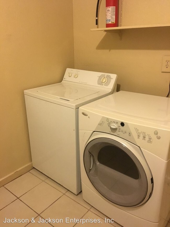 Foto del edificio - 215 Globe St