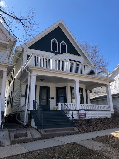 Primary Photo - 418 N Paterson St