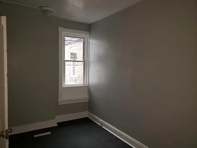 Building Photo - 872 E State St