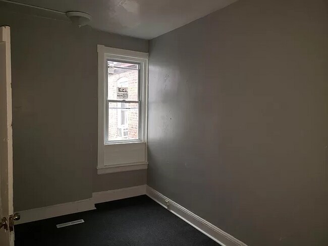 Foto del edificio - 872 E State St