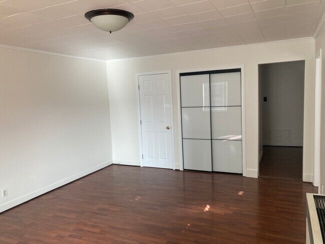 Sala de estar - 1314 1/2 S Hudson Ave