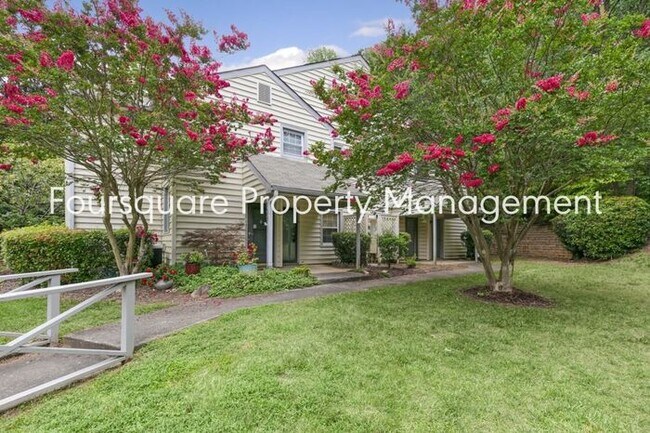 Foto del edificio - Charming 1st-Floor End-Unit Condo with Gas Log Fireplace, Private Back Porch & Community Pool – T...