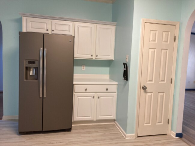 Foto del edificio - 537 Treymoor Lake Cir