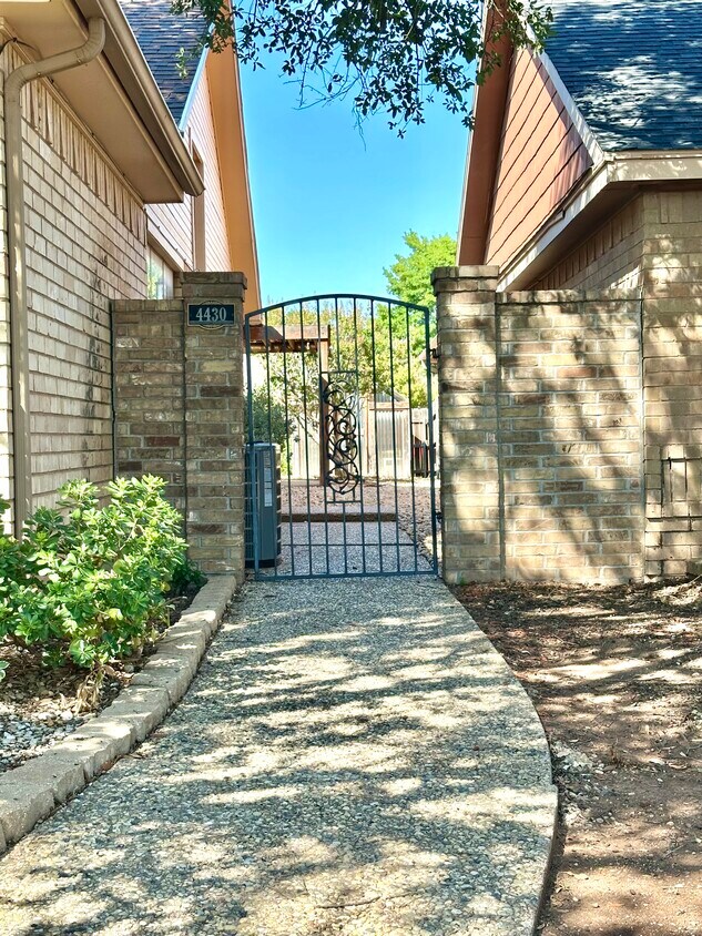 Foto principal - 4430 Winterberry Ln