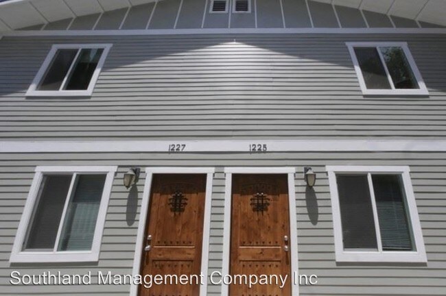 Building Photo - 1223 W 37th Pl