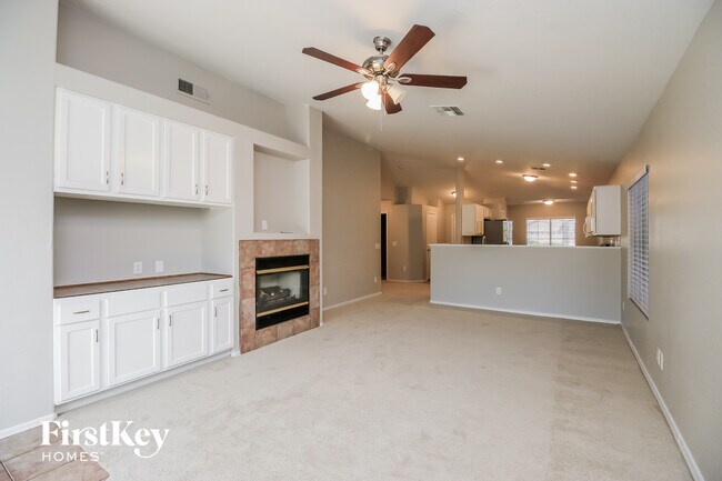 Foto del edificio - 701 E Cantebria Dr