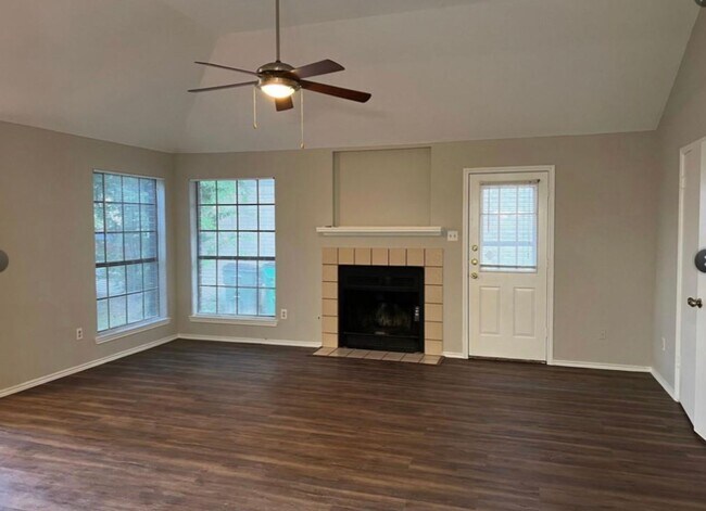 Foto del edificio - PRELEASING FOR FEBRUARY! 4 Bedroom near Tesla!