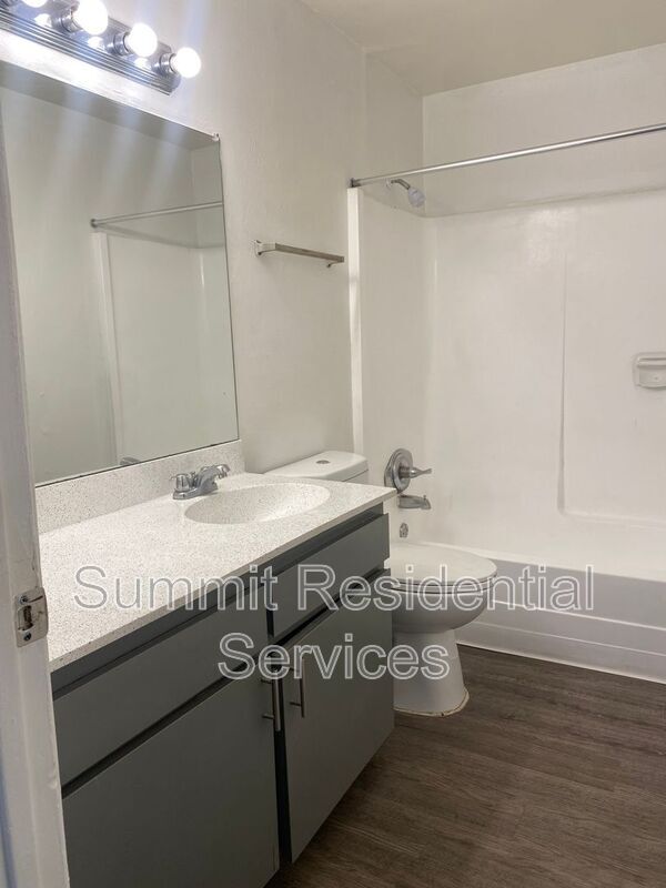 Foto del edificio - 2230 E Ft Lowell Rd