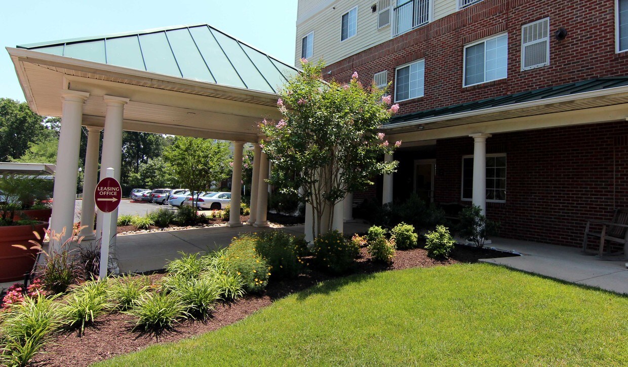 Foto principal - Glen Forest Senior Apartments