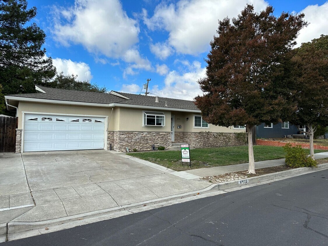 Primary Photo - 8492 Valencia St