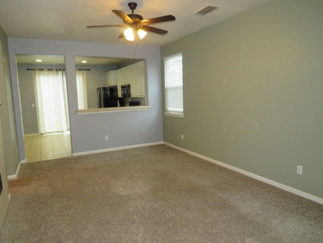 Foto del edificio - Beautiful 3 bedroom 2 bath coming soon in Orland!