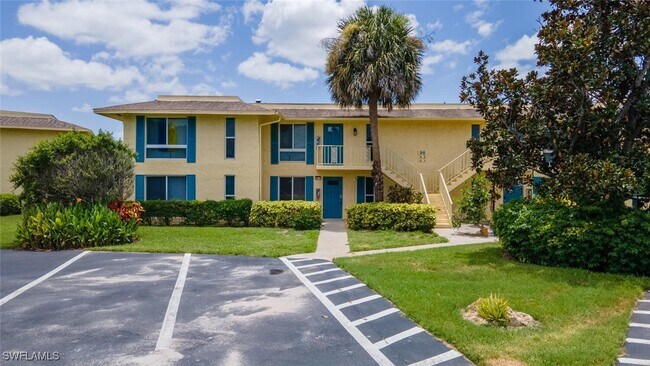 Building Photo - 96 Glades Blvd