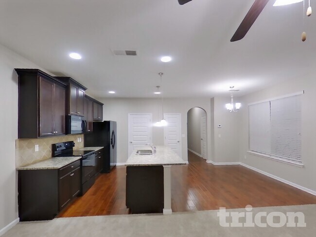 Foto del edificio - 394 Lossie Ln