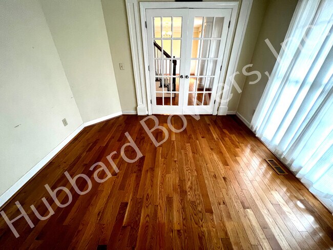 Building Photo - 148 Brook Hollow Dr