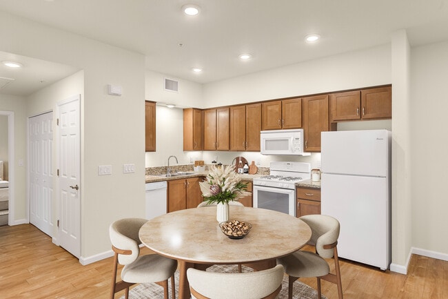 Building Photo - Willow Oak Villas