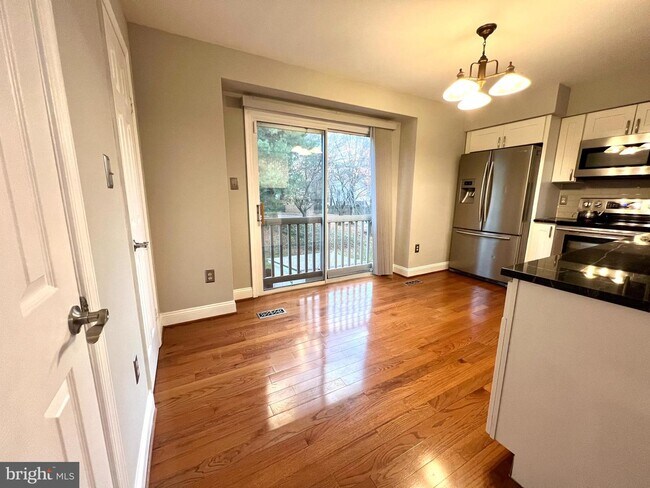 Building Photo - 15504 Empress Way