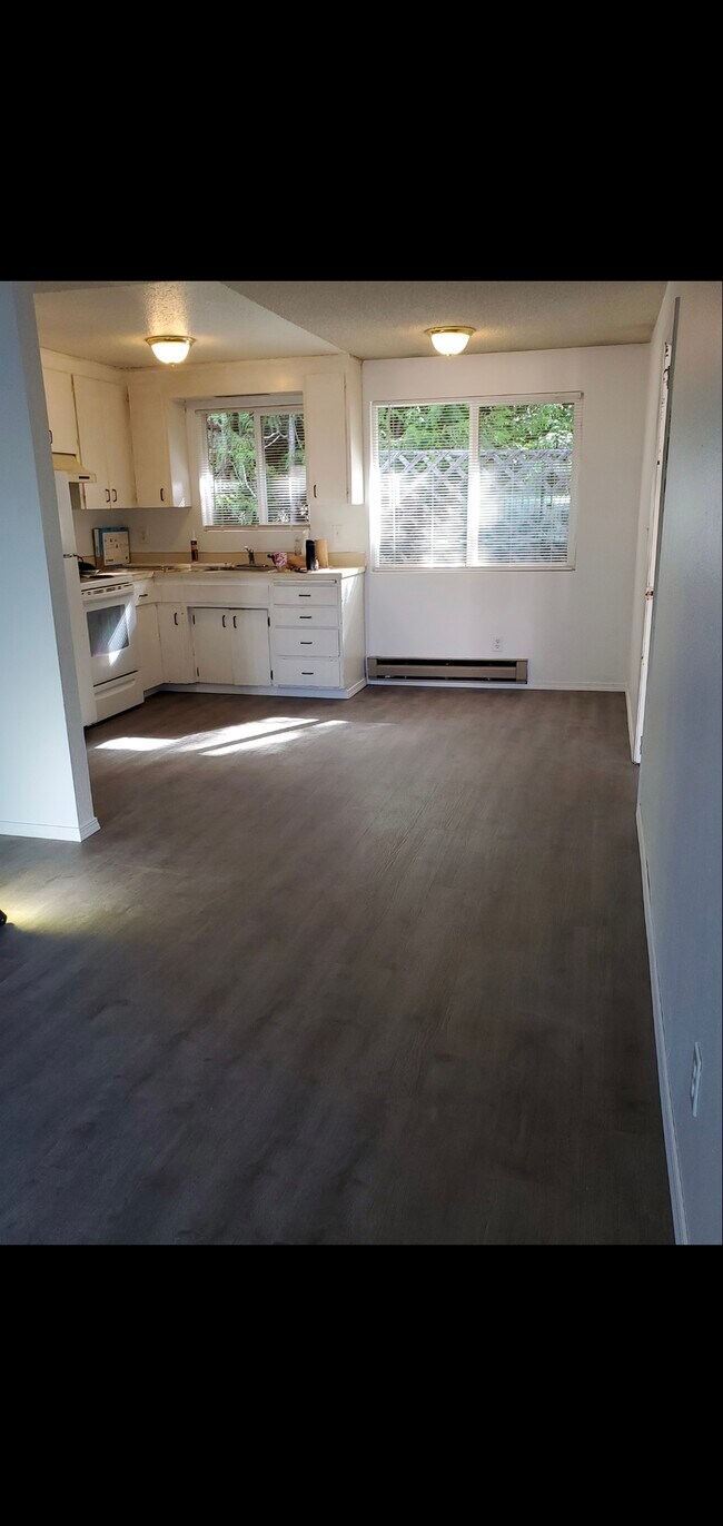 1121 W Stewart Unit A3, Puyallup, WA 98371 Condo for Rent in Puyallup