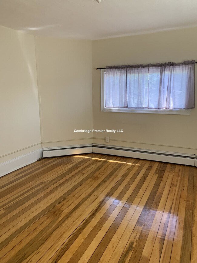 Building Photo - 40 Almont St