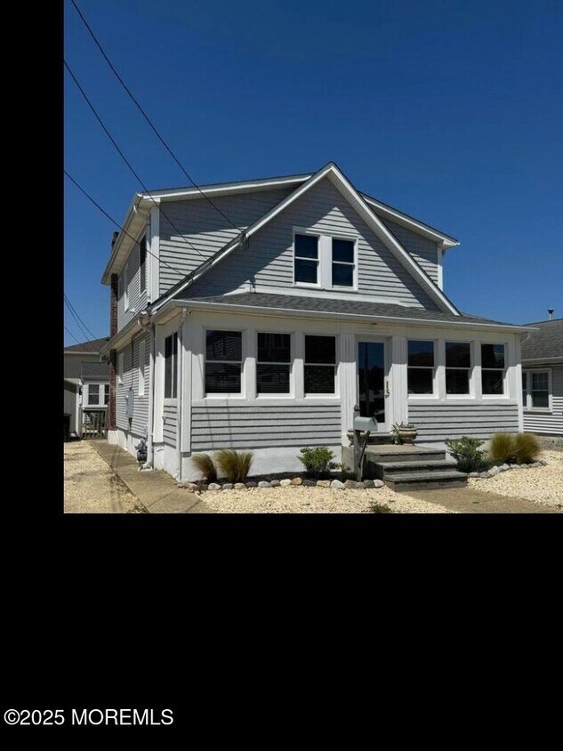 Foto principal - 107 Bond Ave