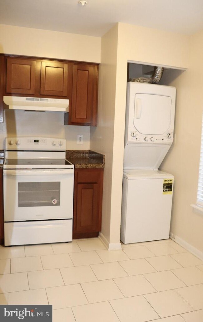 Building Photo - 1015 Spring Valley Ct