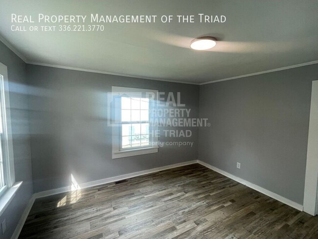 Building Photo - 203 Sheppard St
