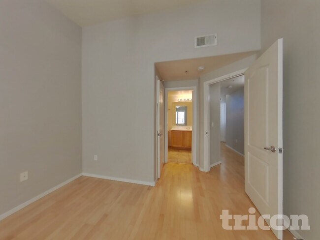 Foto del edificio - 16825 N 14th St