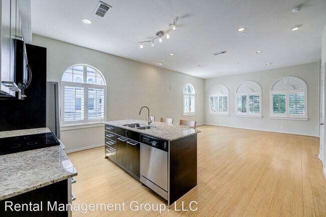 Building Photo - 2 br, 2.5 bath House - 802 Jackson Hill St...