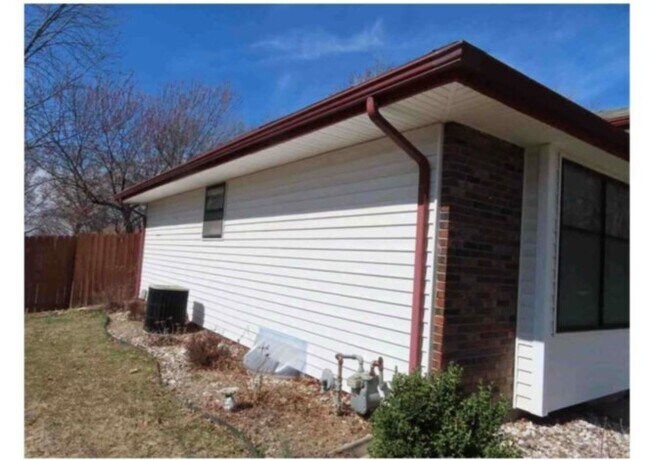 Building Photo - 5818 Kentucky Ave