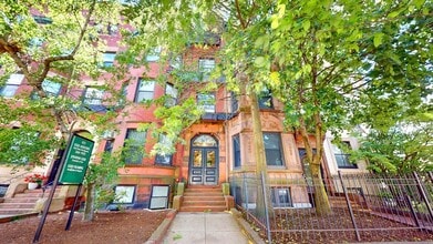 Building Photo - 873 Beacon St