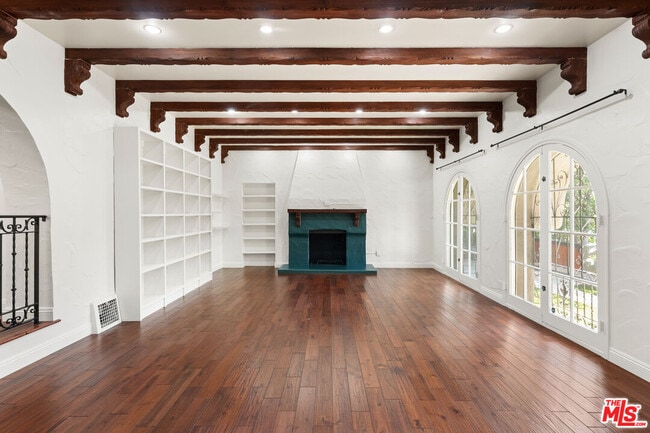 Building Photo - 258 S Orange Dr