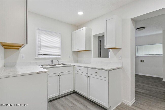 Building Photo - 1628 W 33rd St