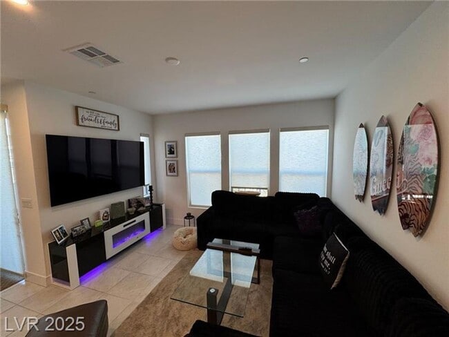 Building Photo - Modern Furnished Optional 3 Bedroom Townhome in Prime Southern Highlands Location