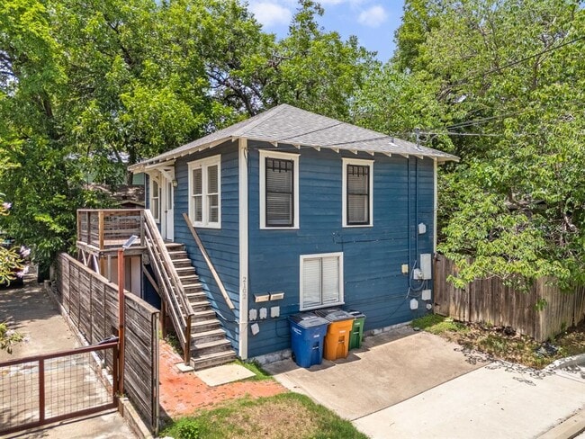Building Photo - 2102 Brackenridge St