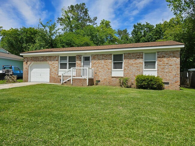 Building Photo - 117 Red Cedar Dr