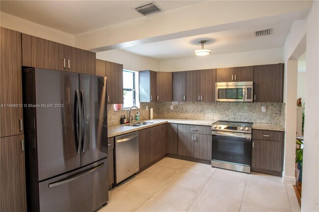 Building Photo - 360 NE 87th St