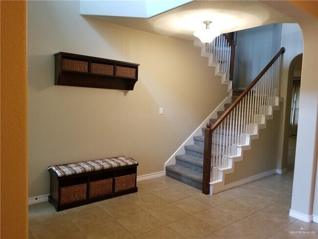 Foto del edificio - 3803 Santa Veronica St