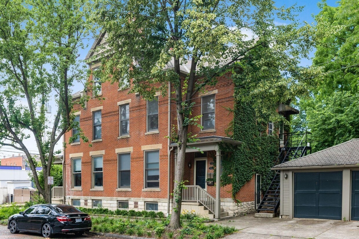 Primary Photo - 36 E Kossuth St
