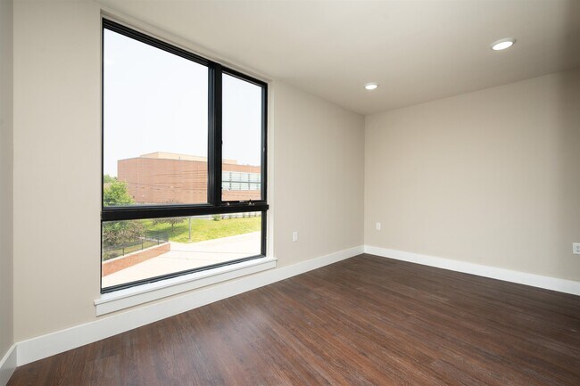 Foto del edificio - 242 Beacon Ave