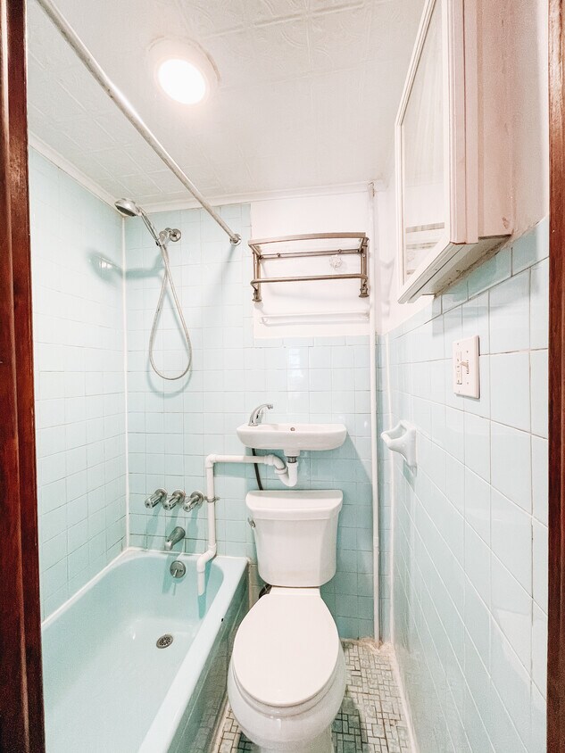 Primary Photo - 32 Avenue B